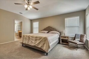 4 bedrooms, iron/ironing board, Internet, bed sheets