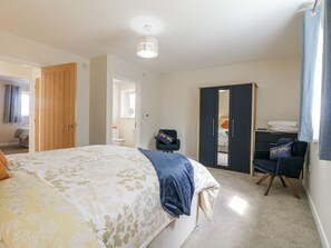 3 quartos, individualmente decorados, individualmente mobiliados