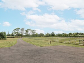 Property grounds - Fields View (Tamworth)