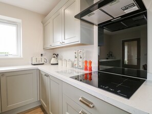 Lava-louças, talheres/pratos/utensílios de cozinha