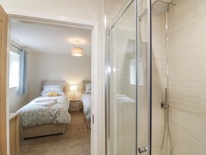 3 bedrooms, individually decorated, individually furnished, free WiFi - Fields View (Tamworth)