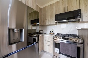 Luxury Penthouse, 3 Bedrooms | Private kitchen