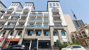 Studio - JVC Studio for 2 People With Pool (Dubai)