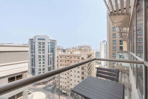 Apartment | 2 bedrooms, Internet - Spacious 2 Bed in Al Barsha Sleeps 4 With Balcony (Dubai)