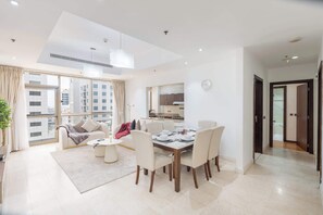 2 bedrooms, Internet - Spacious 2 Bed in Al Barsha Sleeps 4 With Balcony (Dubai)