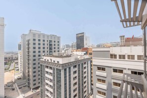 House | 2 bedrooms, Internet - Spacious 2 Bed in Al Barsha Sleeps 4 With Balcony (Dubai)