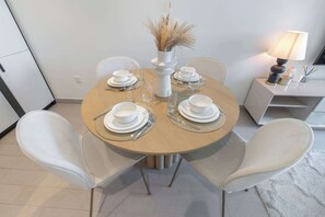 Apartment | 2 bedrooms, Internet - Dubai Hills for 4 People in a Great Location (Dubai)