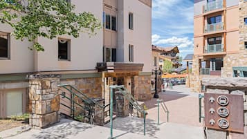 Studio, 1 Queen Bed with Sofa bed (1 Bedroom) | Interior