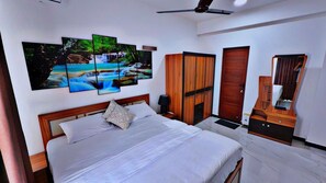 3 habitaciones, tabla de planchar con plancha y acceso a internet