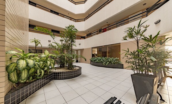 المنشأة من الداخل