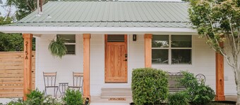 The Beachcomber A - 2 bedroom in Golf Cart District near beaches and downtown!!