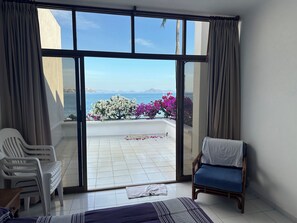4 bedrooms, desk, iron/ironing board, free WiFi