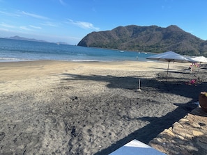 Liegestühle, Strandtücher