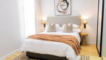 3 bedrooms, desk, iron/ironing board, travel crib