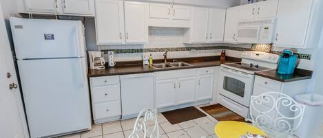 冰箱、微波炉、烤箱、炉灶