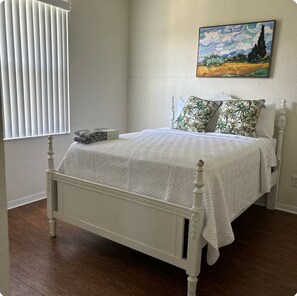 3 bedrooms, iron/ironing board, WiFi, bed sheets