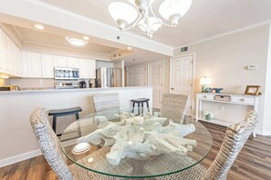 Dining - New Beach Club III, North Myrtle,Direct Oceanfront (North Myrtle Beach)