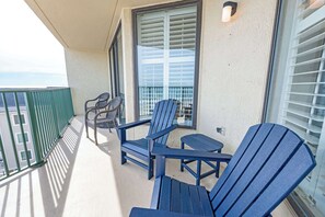 Terrace/patio - New Beach Club III, North Myrtle,Direct Oceanfront (North Myrtle Beach)