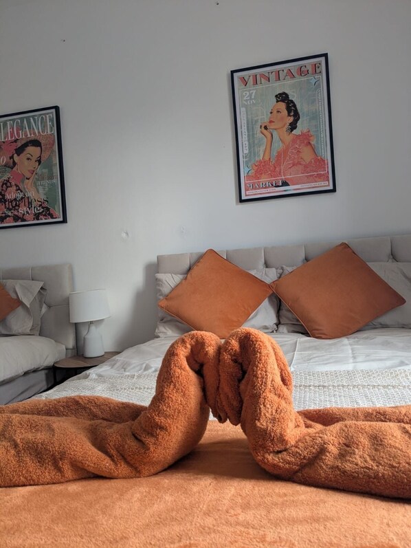 1 slaapkamer, een strijkplank/strijkijzer, wifi, beddengoed