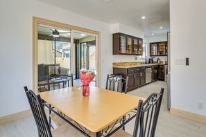 Dining - Near Shopping & Golf: Family Retreat in Las Vegas! (Las Vegas)