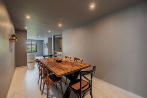 Luxury Apartment, 3 Bedrooms | Dining room - 10th Street 3 Bedroom Jacuzzi & Billiard (Medellín)