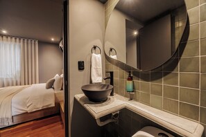 Shower, hair dryer, towels, soap - 10th Street 3 Bedroom Jacuzzi & Billiard (Medellín)