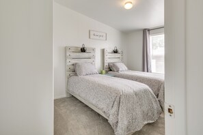 3 bedrooms, iron/ironing board, Internet, bed sheets