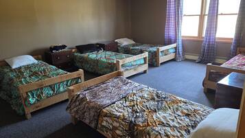 7 bedrooms, free WiFi, bed sheets, wheelchair access