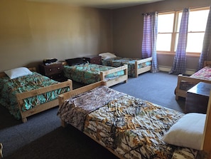 7 bedrooms, free WiFi, bed sheets, wheelchair access