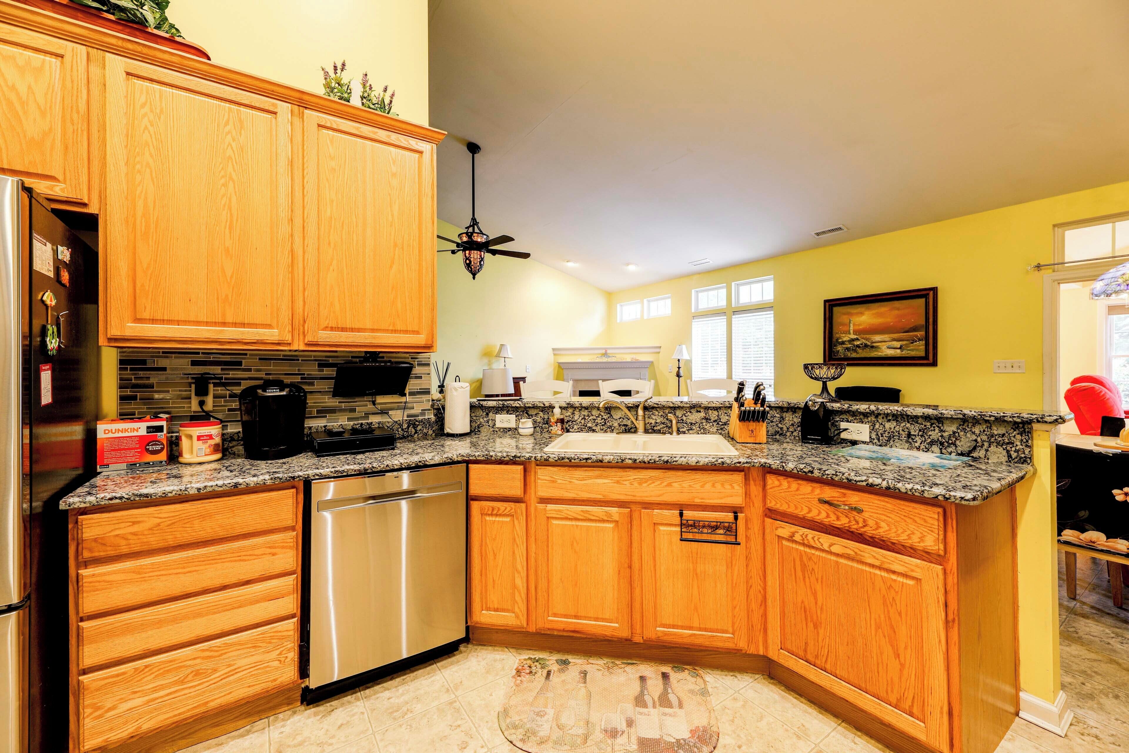 Fridge, microwave, stovetop, dishwasher