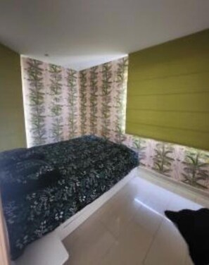 1 bedroom, internet, bed sheets