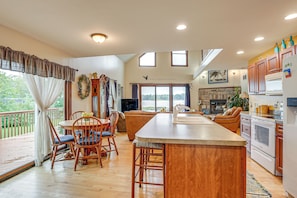 Fridge, microwave, stovetop, dishwasher - Garage Game Room, Bar: Coldwater Lake House! (Coldwater)