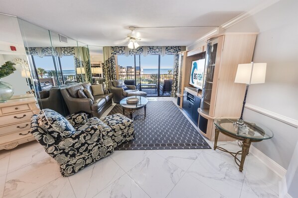 テレビ、書斎 / ワークスペース