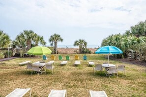 Outdoor dining - New Beautifully Remodeled, Meridian Plaza w/ Pools (Myrtle Beach)