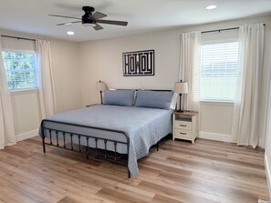 3 habitaciones, tabla de planchar con plancha, cuna de viaje y internet 