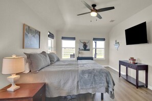 3 bedrooms, iron/ironing board, internet, bed sheets