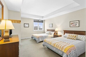 2 bedrooms, WiFi - Walk Up Retreat at 19th Hole (Kearney Township)