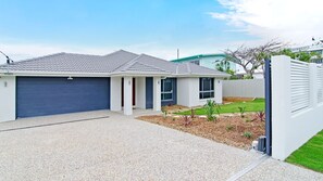 Exterior - Sentosa on Tugun - Absolute Beachfront Home (Tugun)