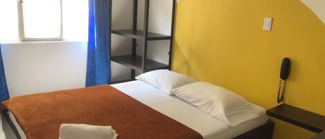 1 habitación, wifi y ropa de cama