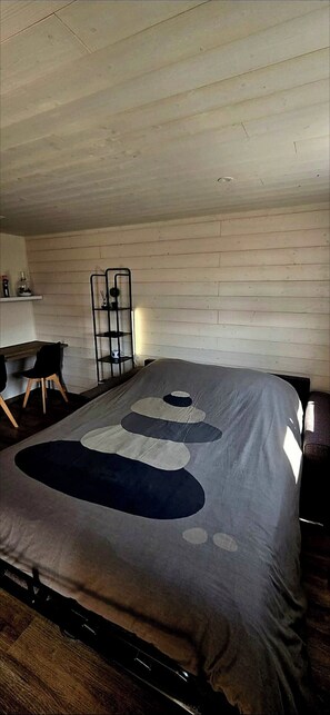 WiFi, bed sheets