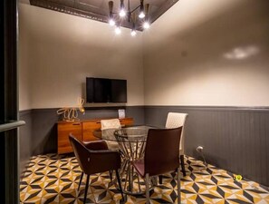 Dining - NEW URBN Loft with workstation. (San Jose)