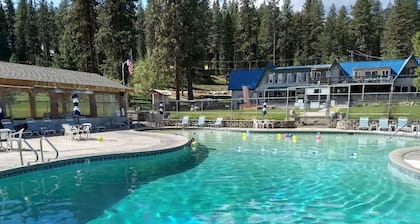 Cabin 26: Scenic & Spacious 2-Building cabin in Garden Valley/6 Bed/4.5 Bath