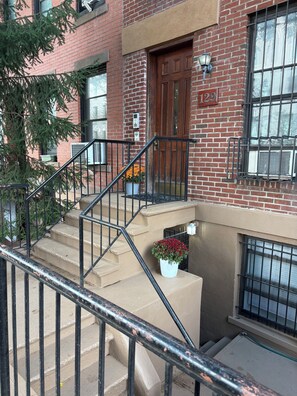 تفاصيل الفندق من الخارج