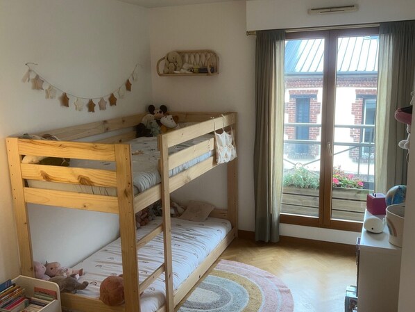 2 chambres, fer et planche à repasser, Wi-Fi gratuit, draps fournis