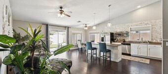 Modern & Cozy House With Salt Pool & Baja Deck In San Tan Valley
