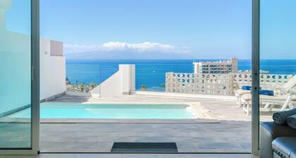 Fabulous Bungalow with Panoramic View and Private Pool.