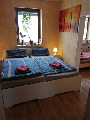 3 chambres, fer et planche à repasser, lit parapluie, Wi-Fi gratuit