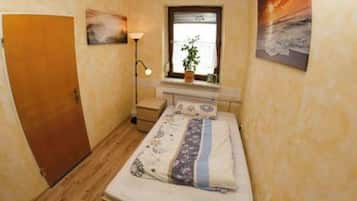 3 makuuhuonetta, silitysrauta/-lauta, ilmainen Wi-Fi, vuodevaatteet