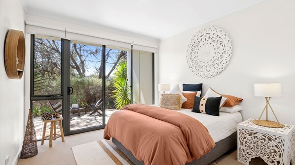 3 bedrooms, iron/ironing board, WiFi, bed sheets
