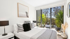 3 slaapkamers, een strijkplank/strijkijzer, wifi, beddengoed